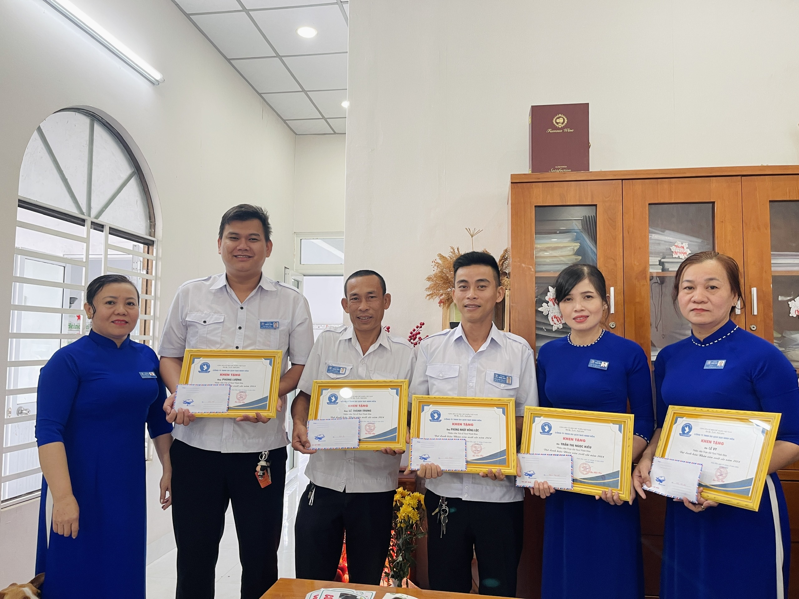 Buổi tưởng thưởng cuối năm của công ty taxi Ninh Hòa